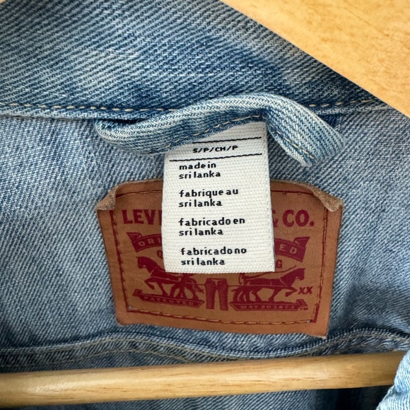 Levi’s women’s denim jacket - Picture 2 of 4